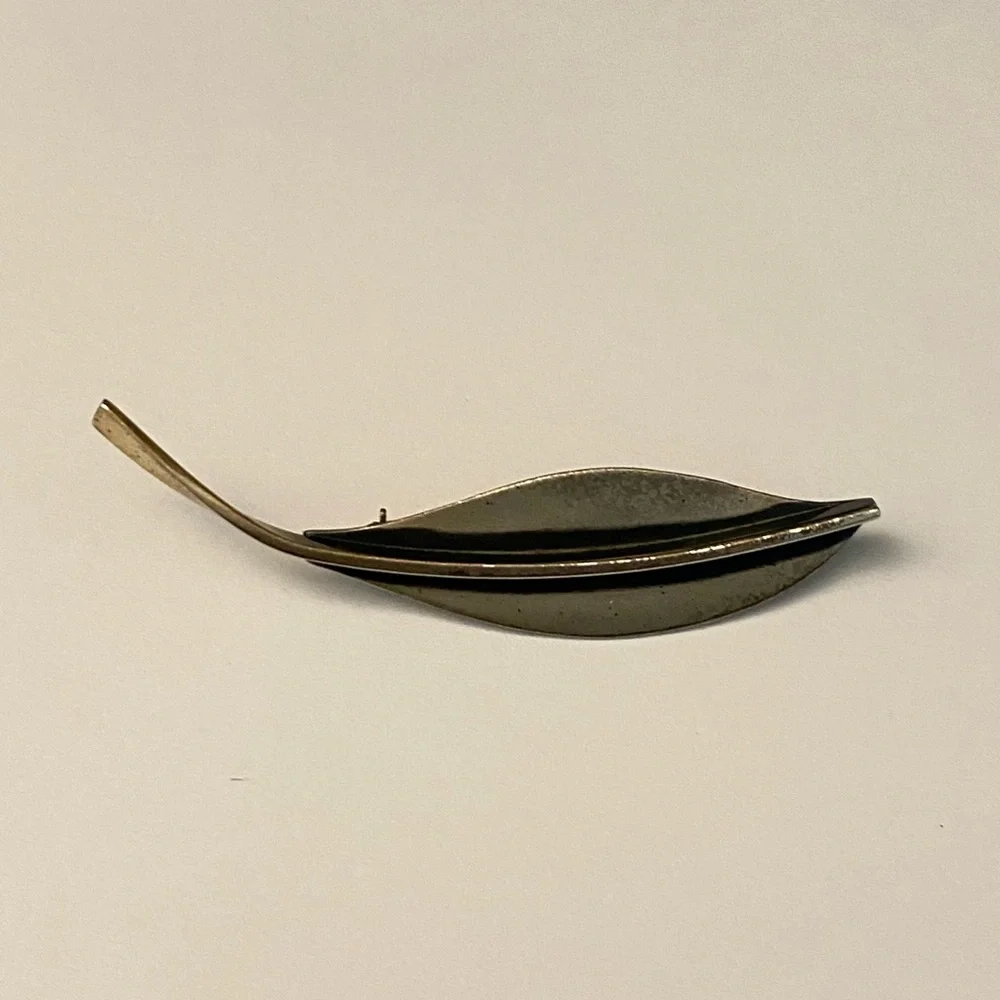 Vintage 925 Sterling Silver and Black Feather Leaf Brooch Pin Pendant - Picture 6 of 8